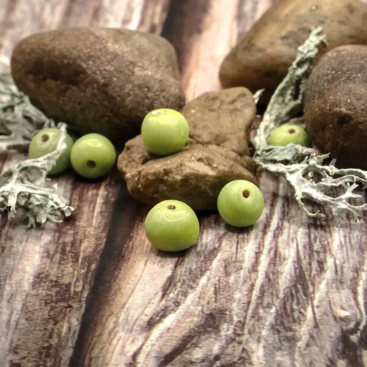 Glass bead, light lime yellow