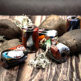 Cylinderformad, flerfärgad mosaikpärla i glas