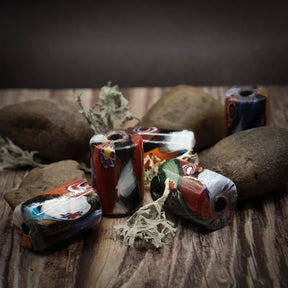 Cylinderformad, flerfärgad mosaikpärla i glas