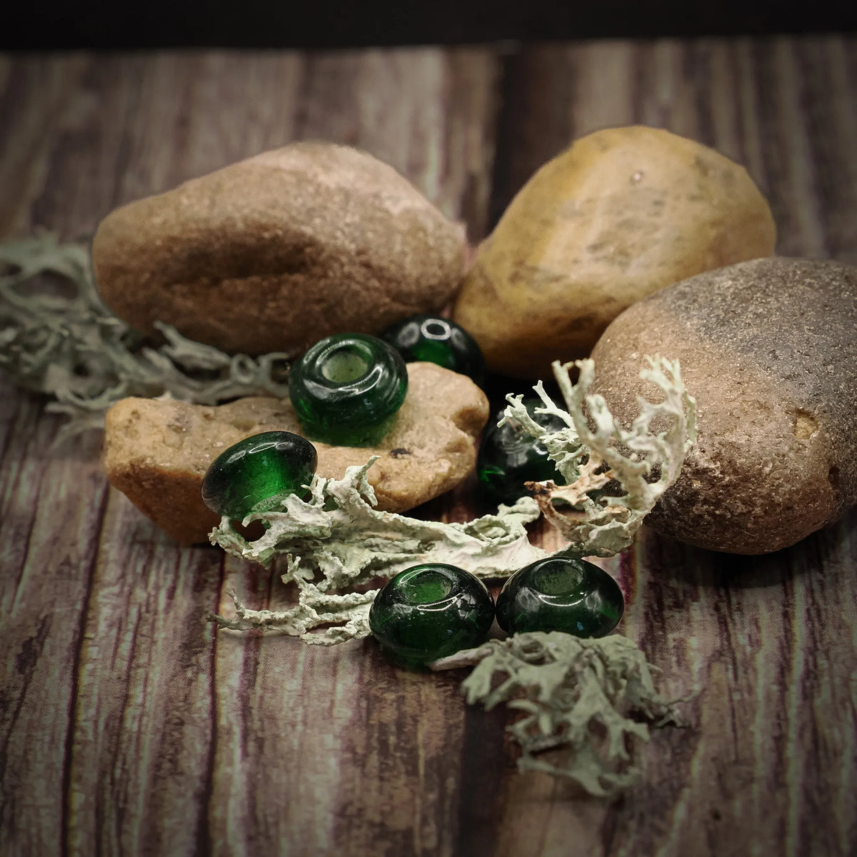 Grön linsformad glaspärla