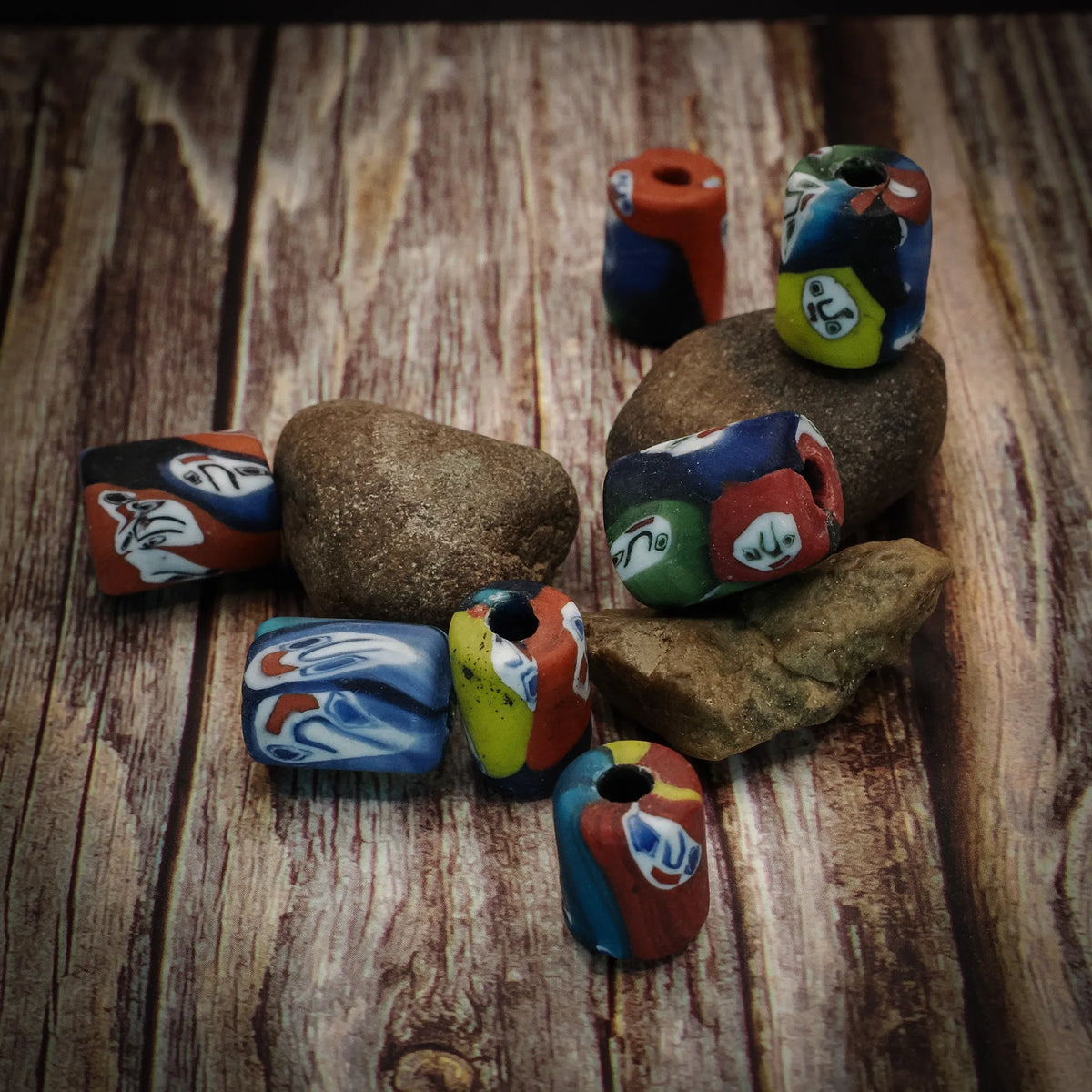 Flerfärgad cylinderformad glaspärla