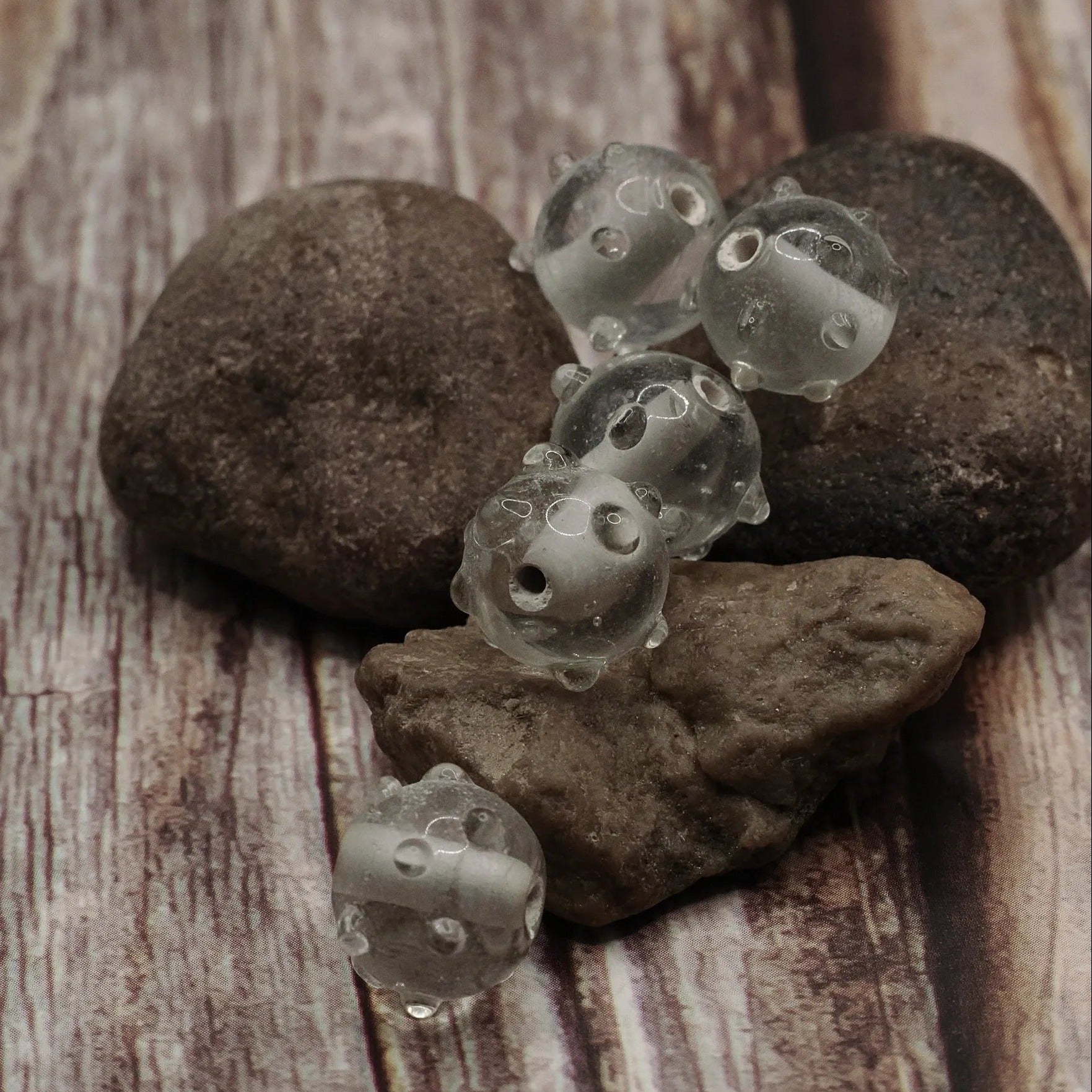 Transparent glass bead with dots