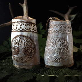 Handsnidad_hornmugg_Tree_of_life Pyrografi och traditionell karvning