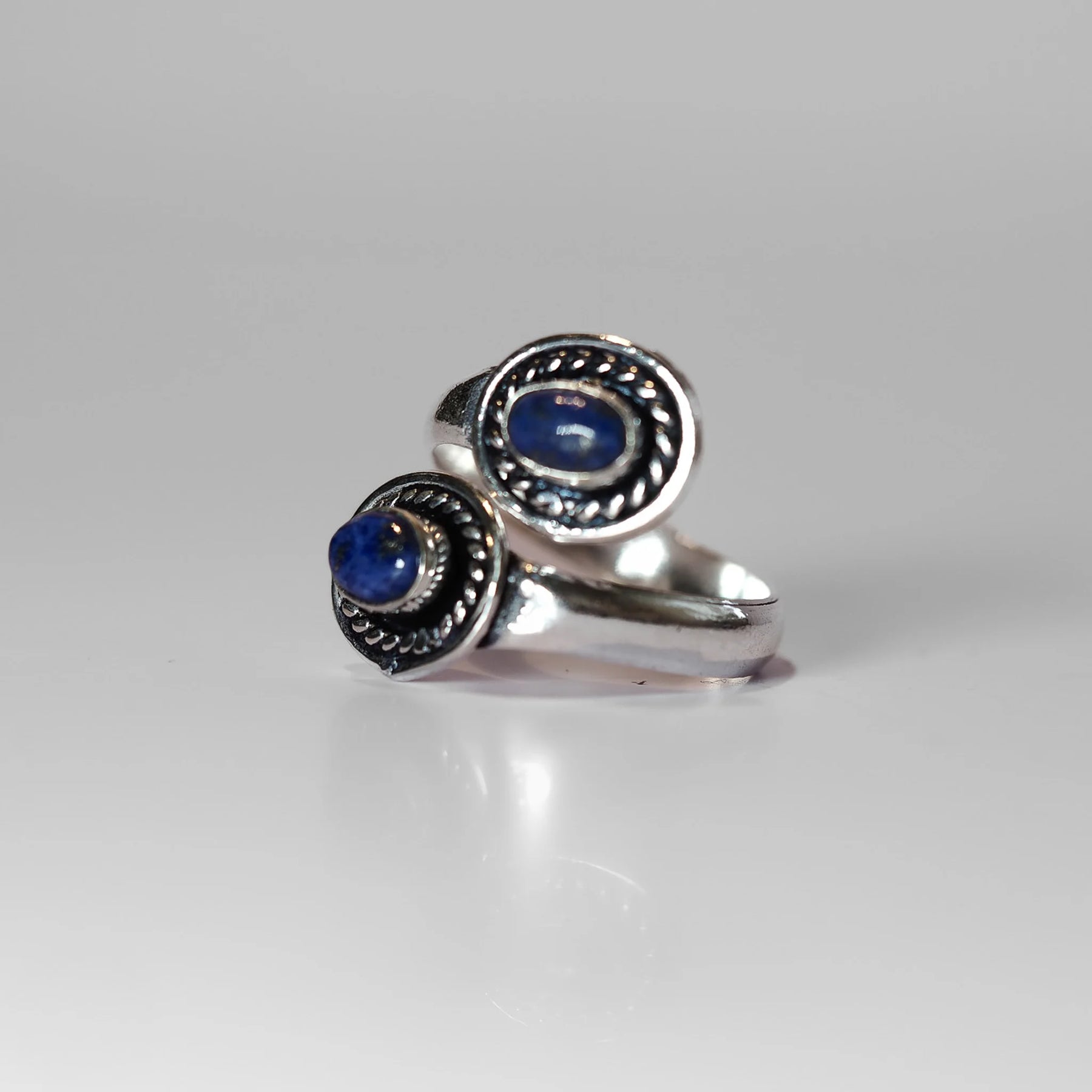 Spiral ring with semiprecious stone