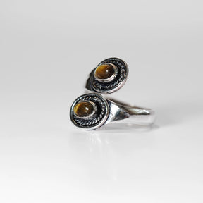 Spiral ring with semiprecious stone