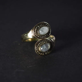 Spiral ring with semiprecious stone