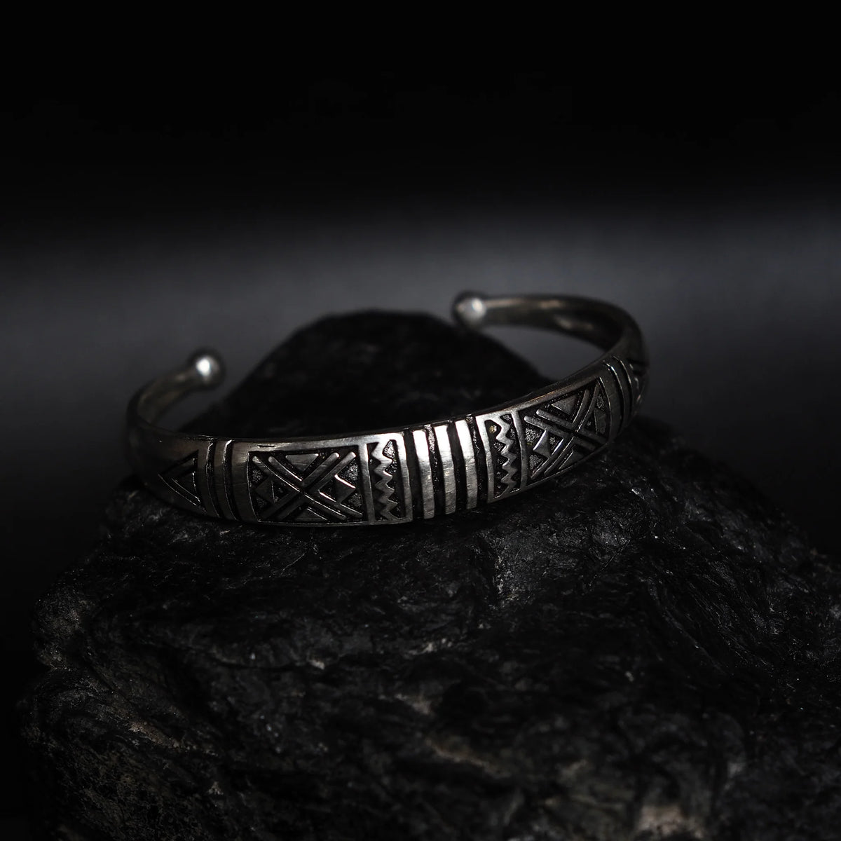 Curved bracelet with decoration