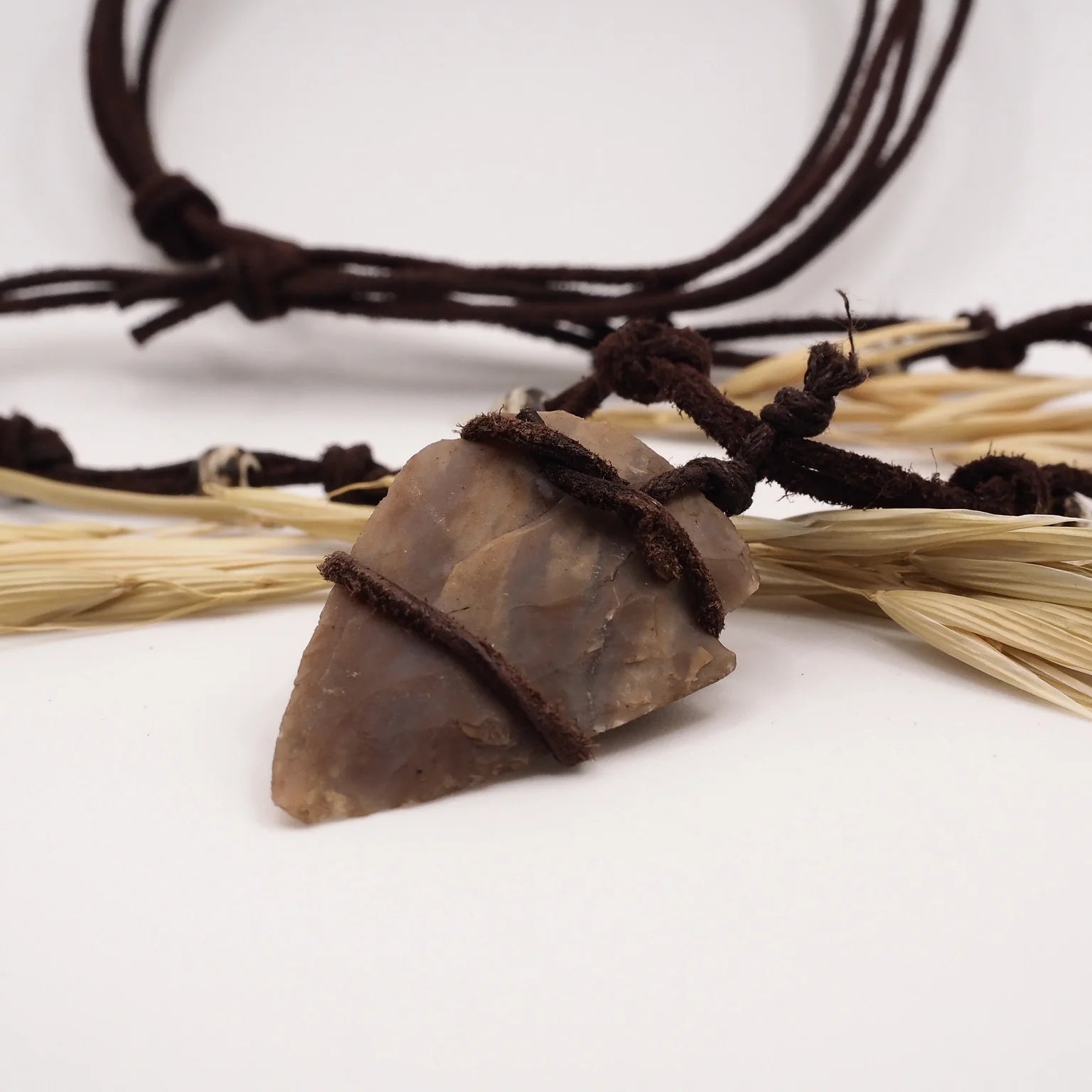 Pilspets med läderhalsband viking, nordlys