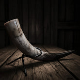 Large drinking horn with wrought iron stand, Approx. 500 ml