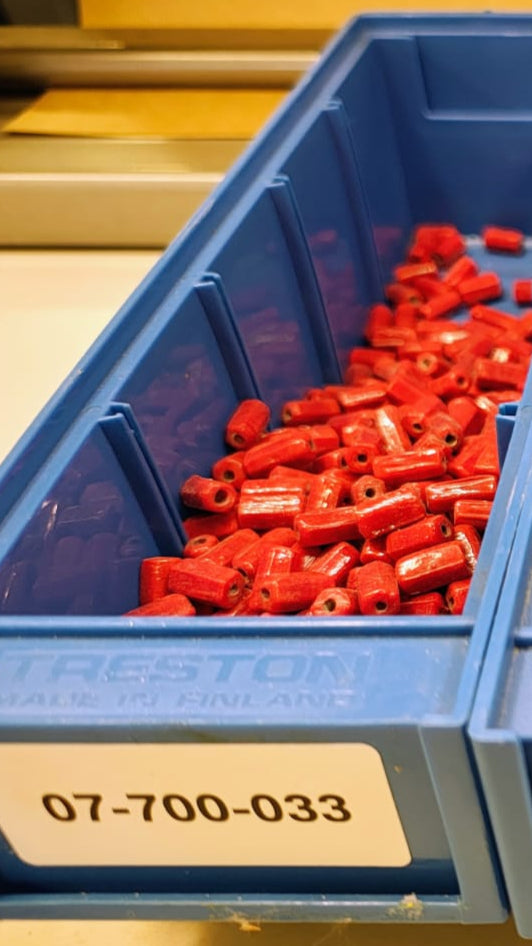 Avlång röd glaspärla