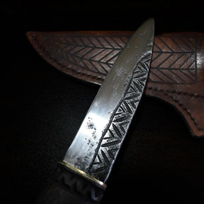Knife with a dragon head