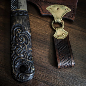 Knife with a dragon head