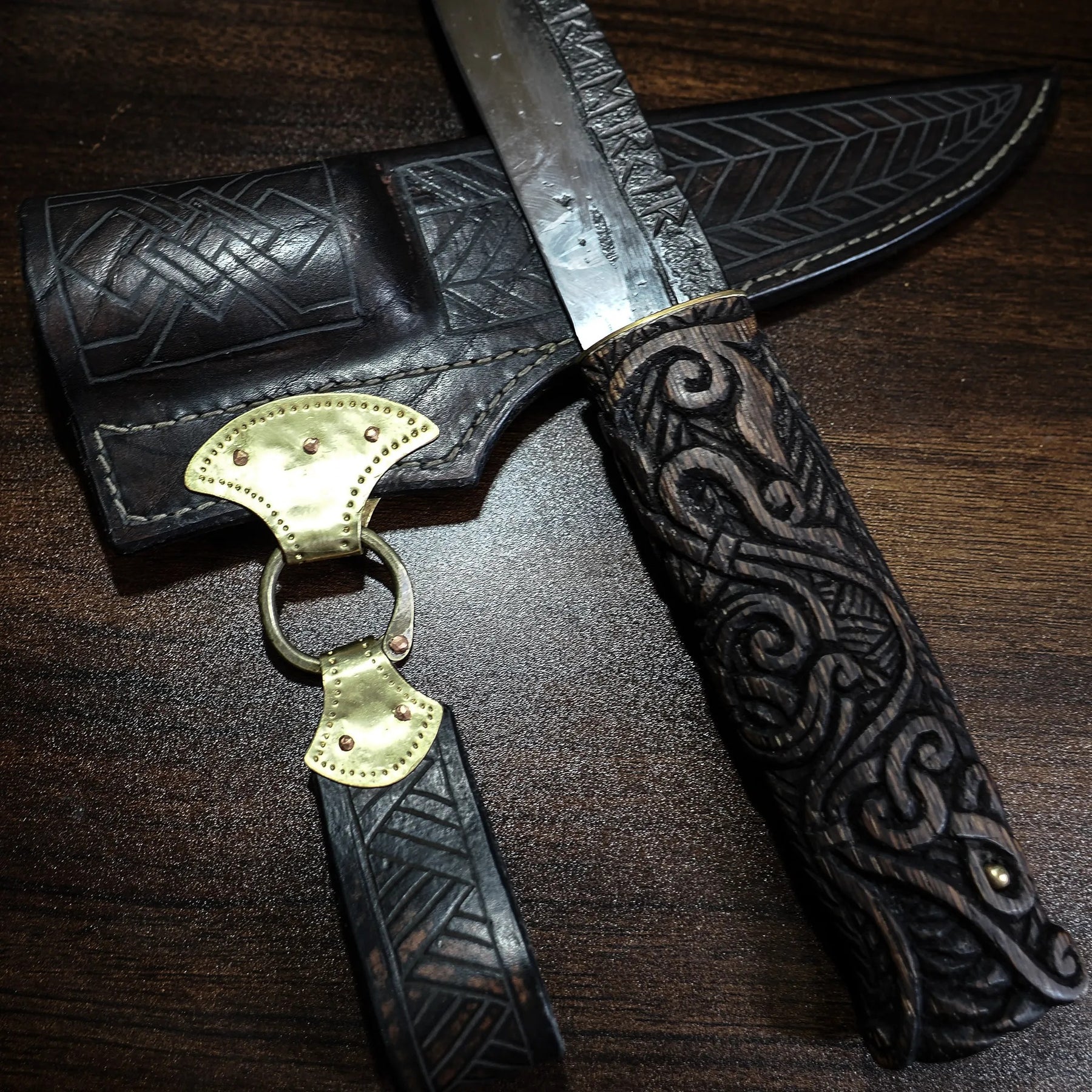 Kniv med varghuvud