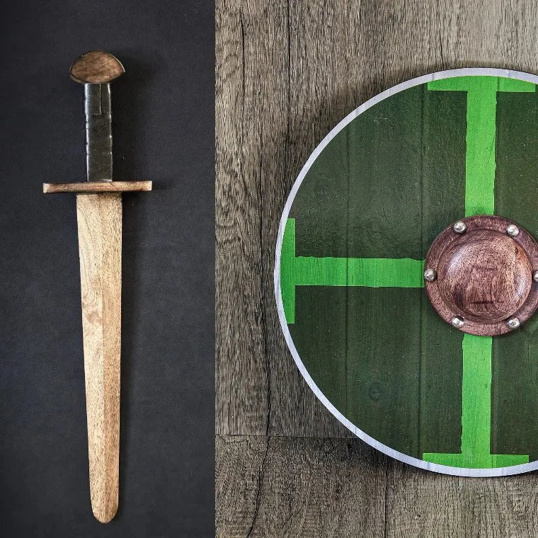 2:a sortering: Lilla krigaren, med Grön sköld och träsvärd