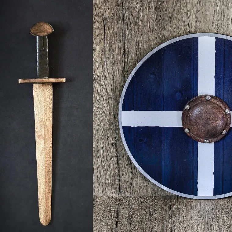 2:a sortering: Lilla krigaren, med Blåvit sköld och träsvärd