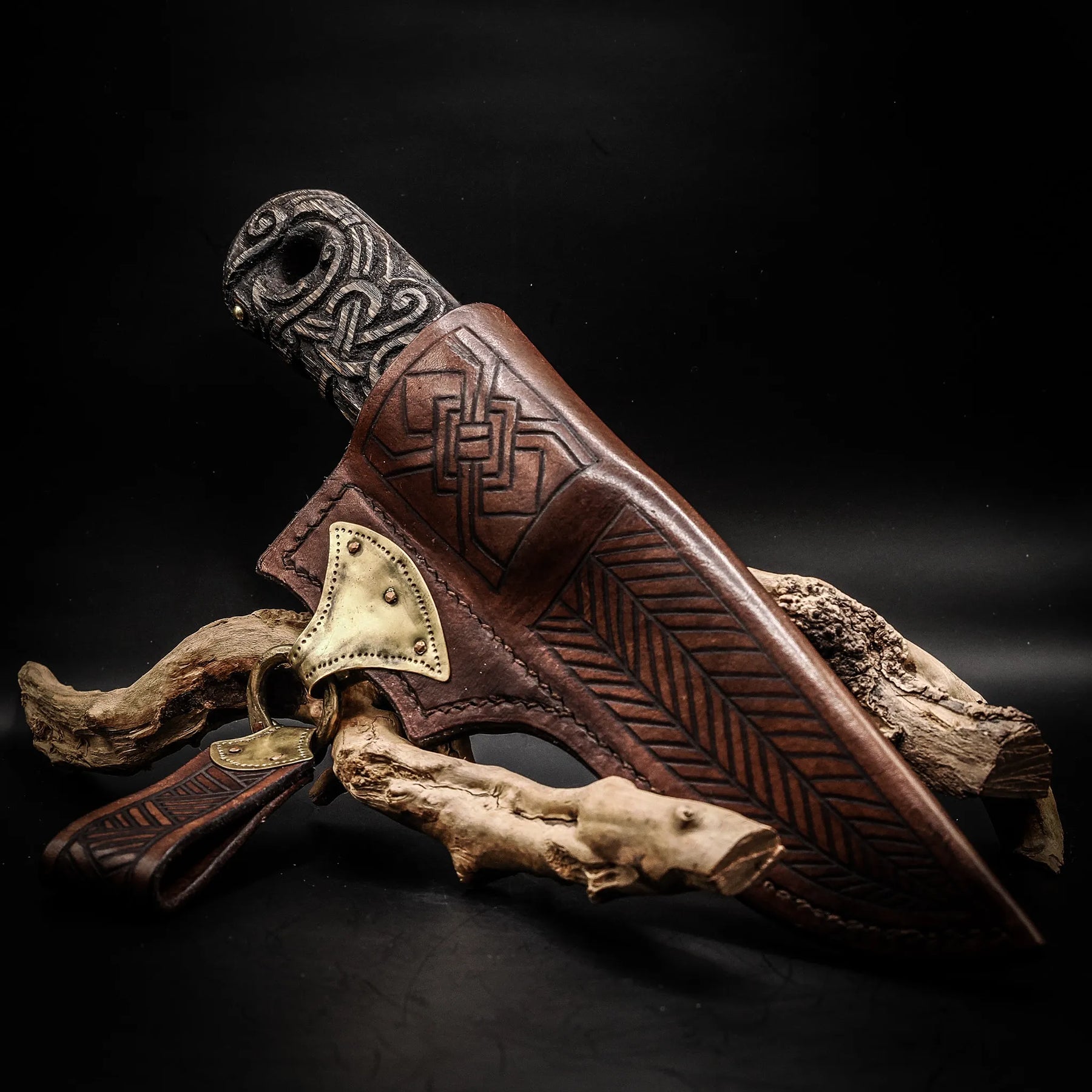 Knife with a dragon head