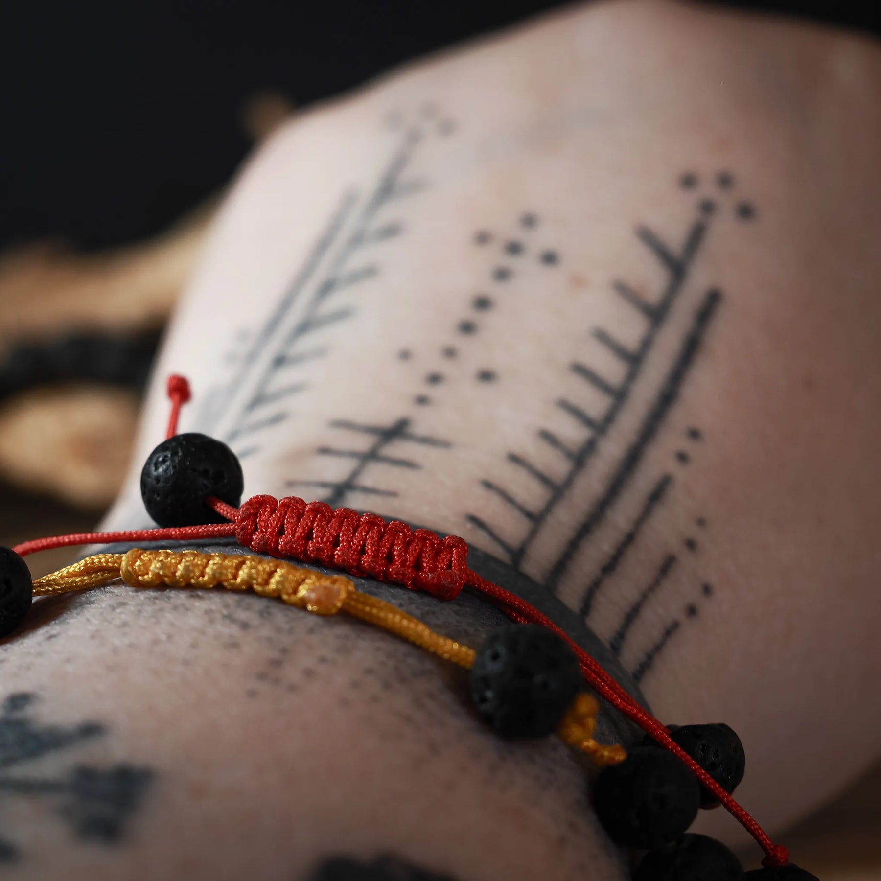 Armbånd av lavastein