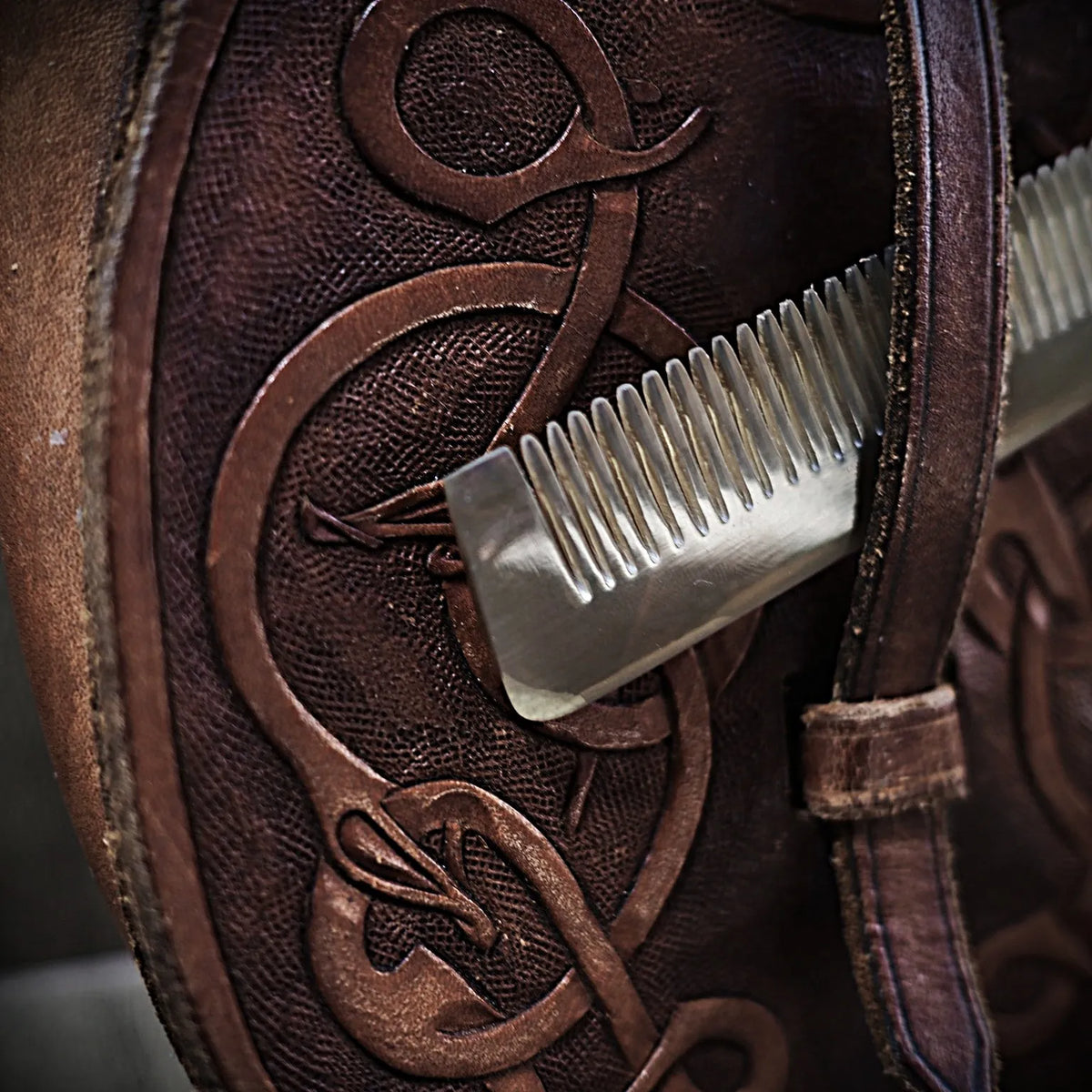 Beard comb in horn