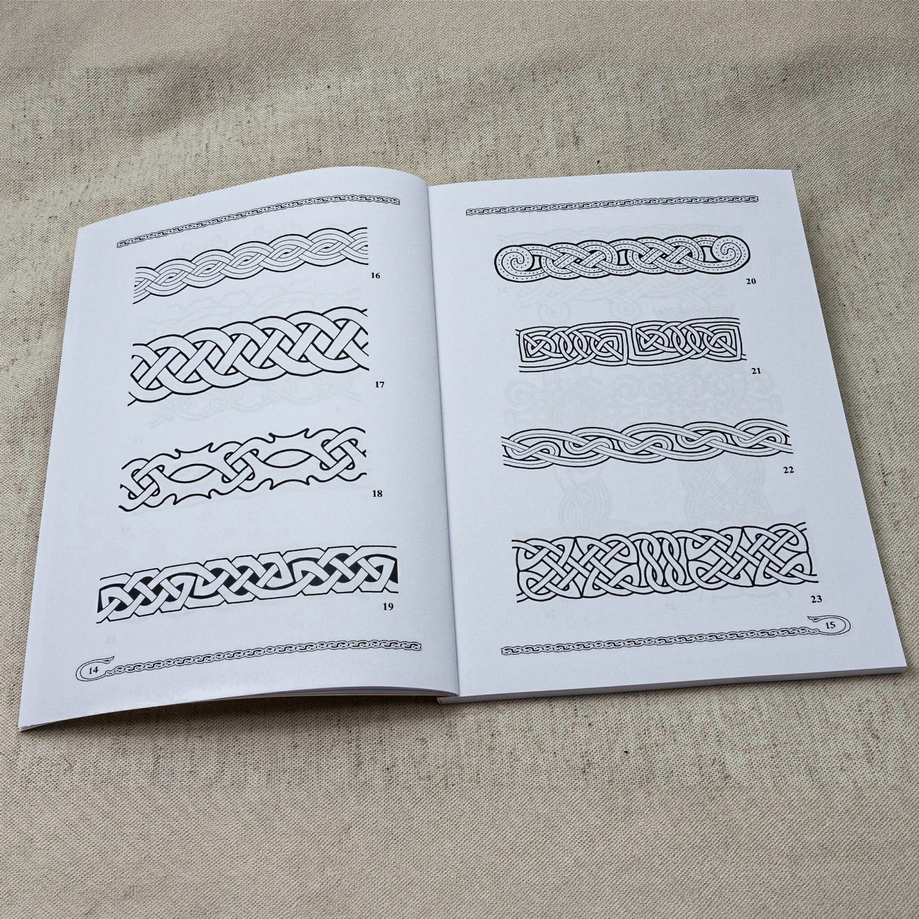 Viking and Slavic Ornamental Design – oppslag med nummererte flettemønstre