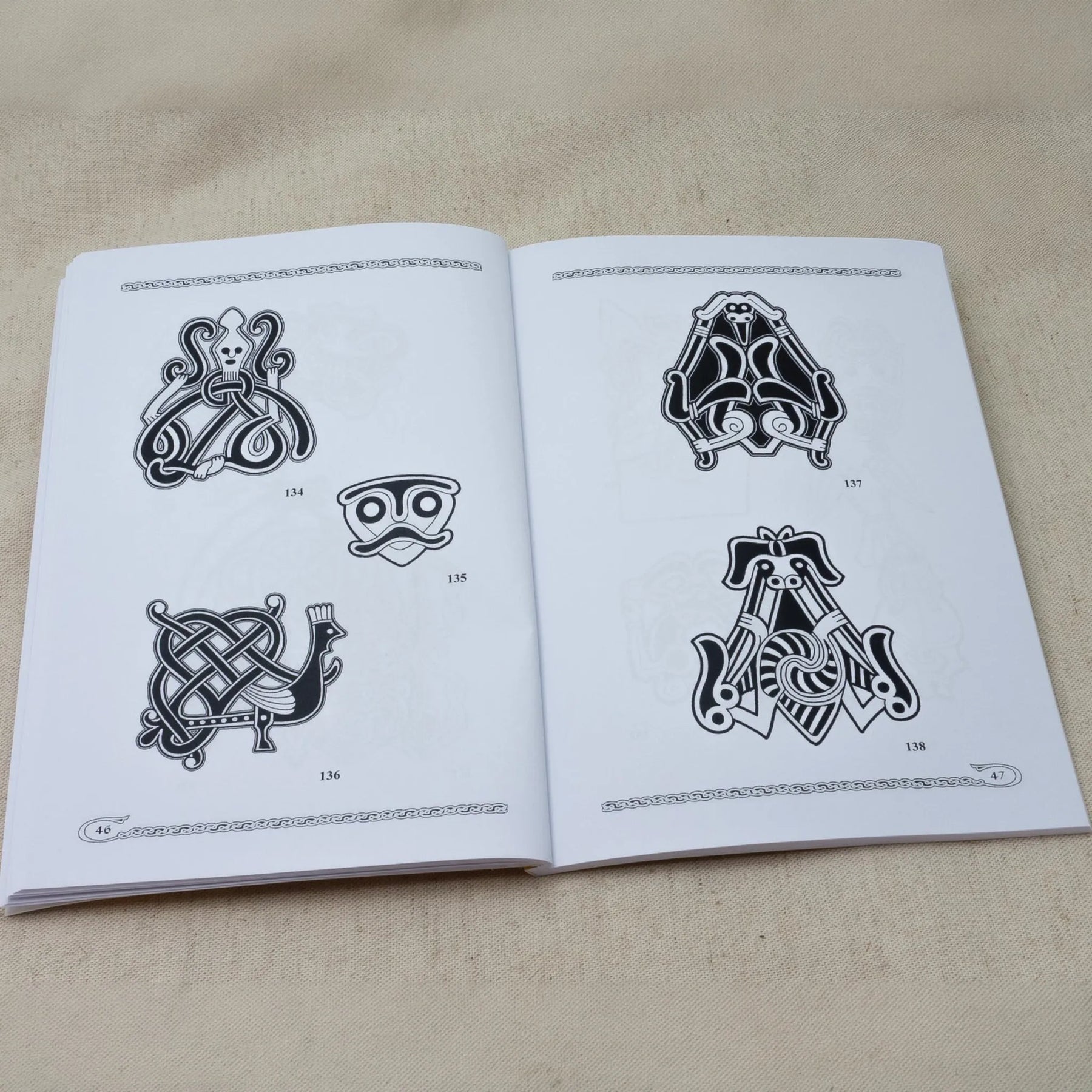Pattern books vol. 1-4 – spread with numbered animal interlace and ornament patterns