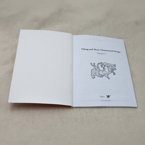 Ornamental Design Vol. 3 – oppslått bok med tittelside og dyremotiver, tomt blad til venstre