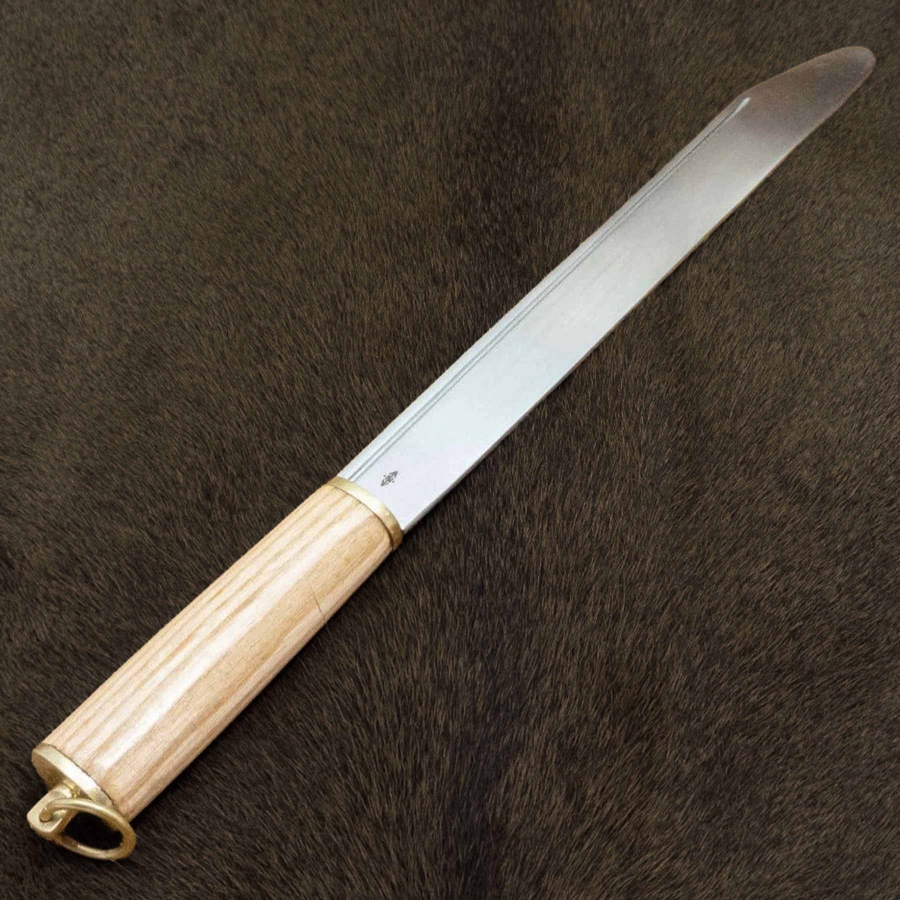 Seax knife, British Isles, blunted edge – whole knife seen from above at an angle, blade with smith's mark