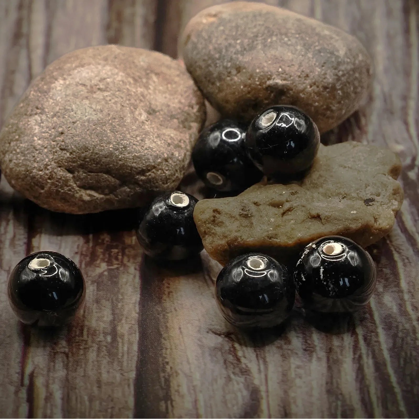 Svart rund glaspärla