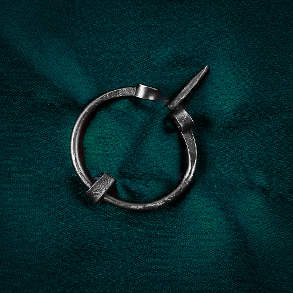 Ring brooch, small in steel