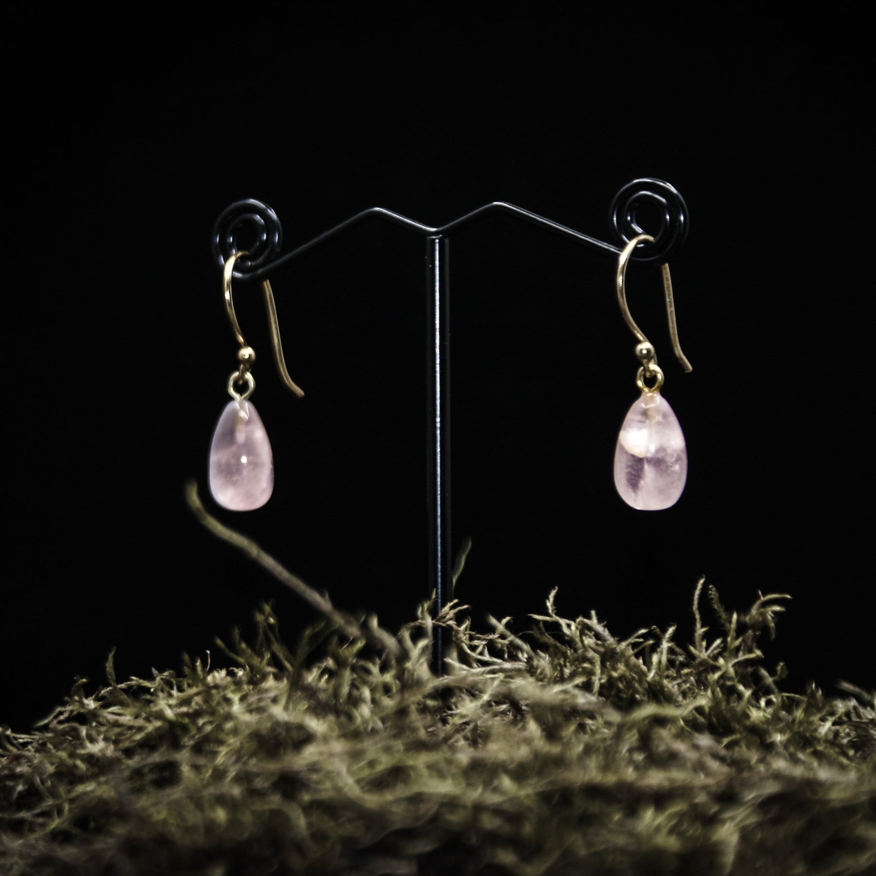 Earrings with drop shape