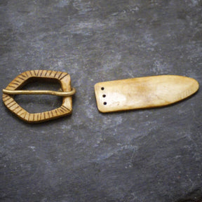 Belt buckle in bone